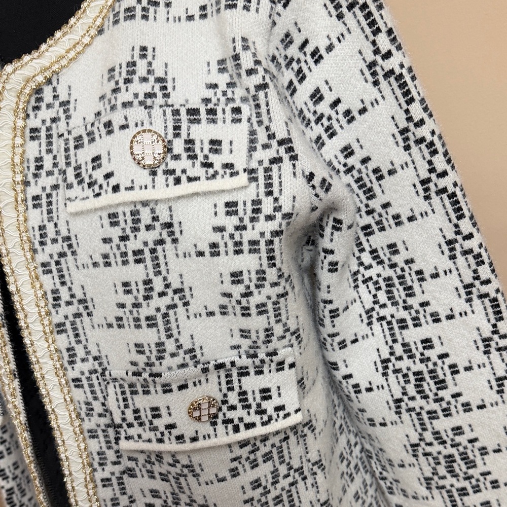 Elegant Black and White Tweed Blazer - Picture 7 of 15